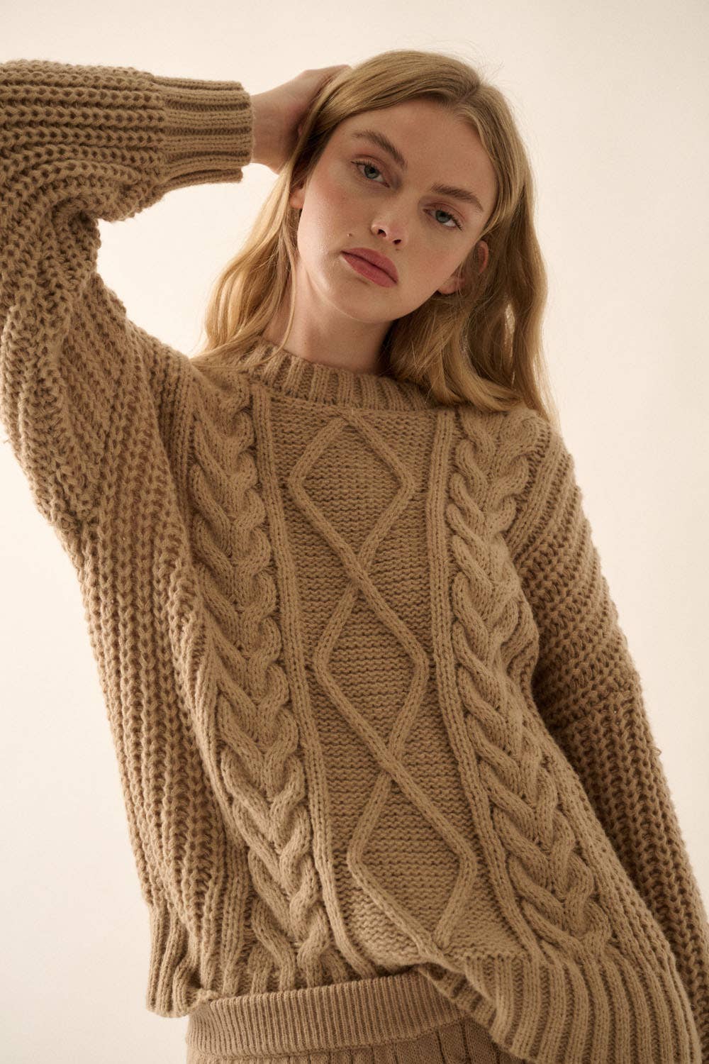 Maglione in maglia da donna a trecce a maniche lunghe