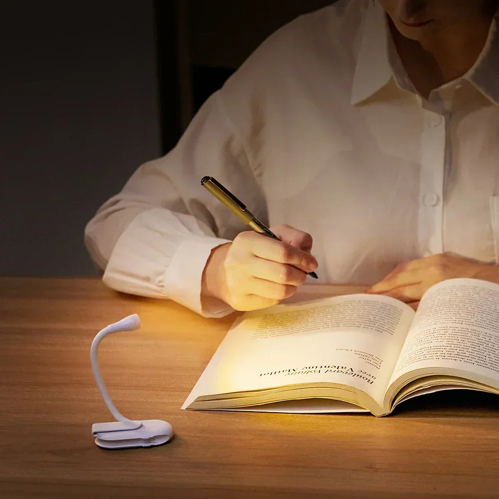 Mini Luce da Lettura per Libri - Luce Notturna Portatile Clip-On Ricaricabile USB, LED Dimmerabile per Camera da Letto, Protezione Occhi e Campeggio - Lampada da Libro con Clip Orientabile a 360°