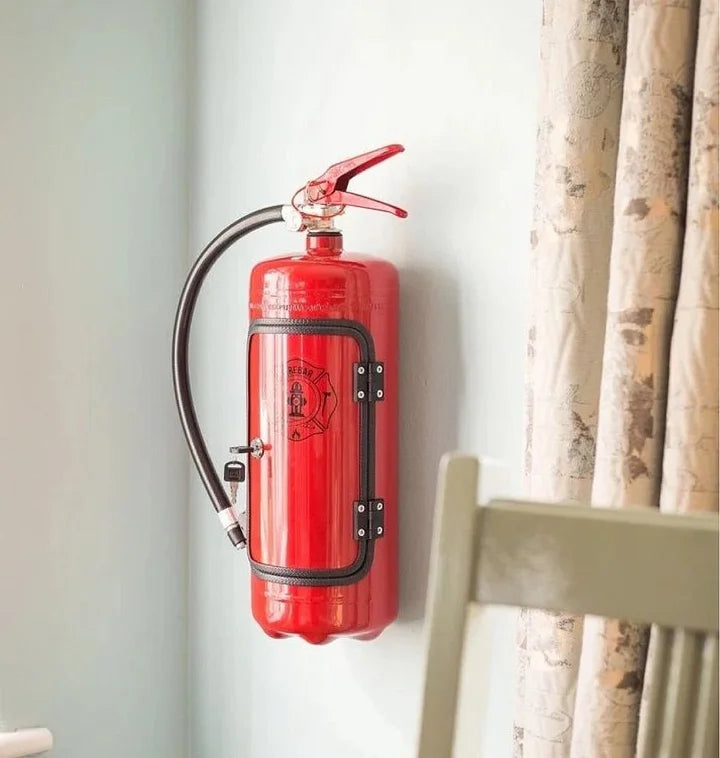 Mobile Bar Nascosto a Forma di Estintore - Unico ed Elegante