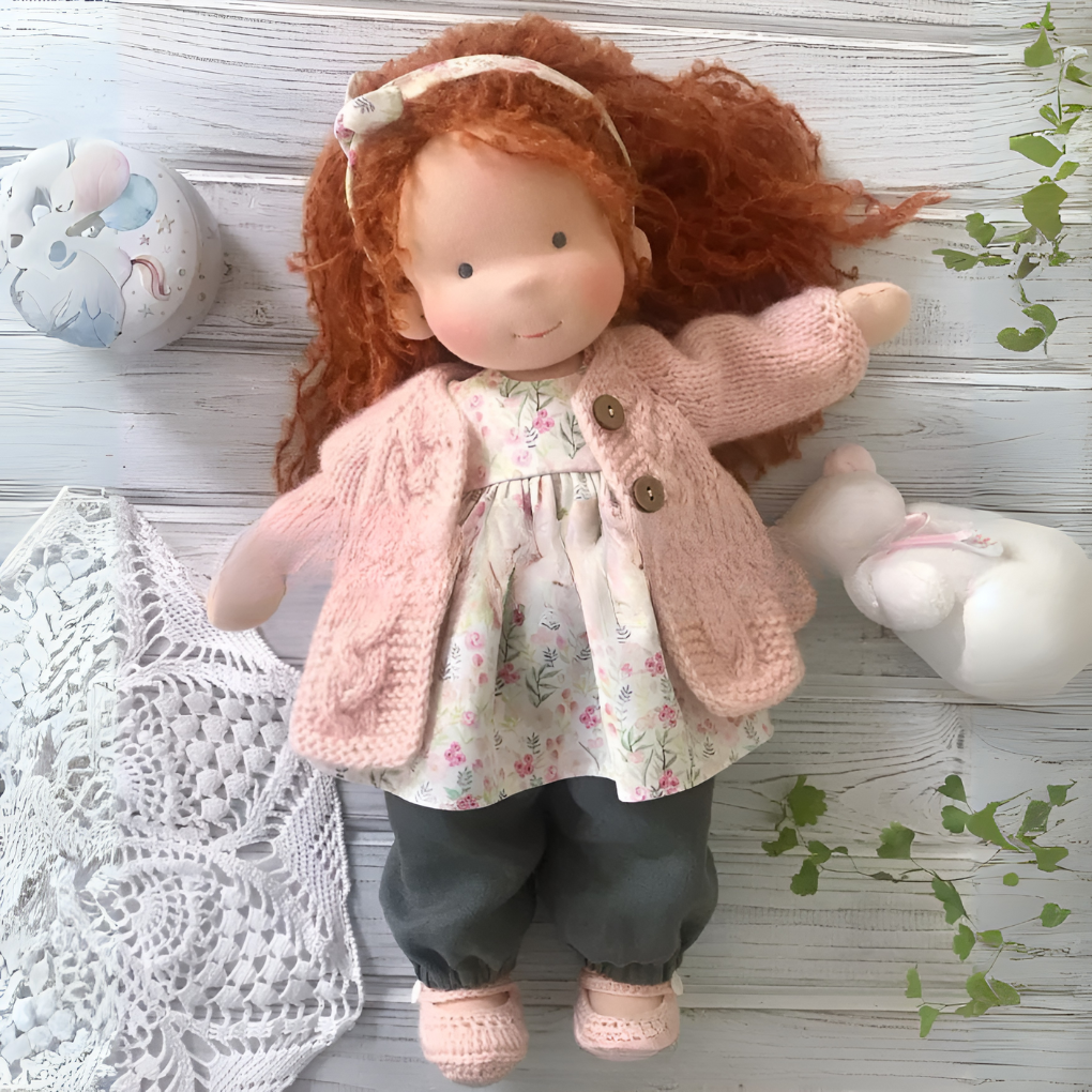 Morbida Bambola da Coccole Stile Waldorf con Morbido Cardigan in Maglia