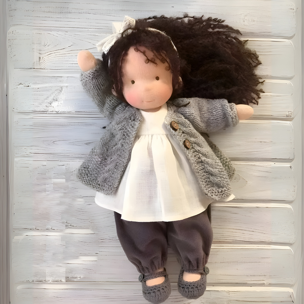 Morbida Bambola da Coccole Stile Waldorf con Morbido Cardigan in Maglia