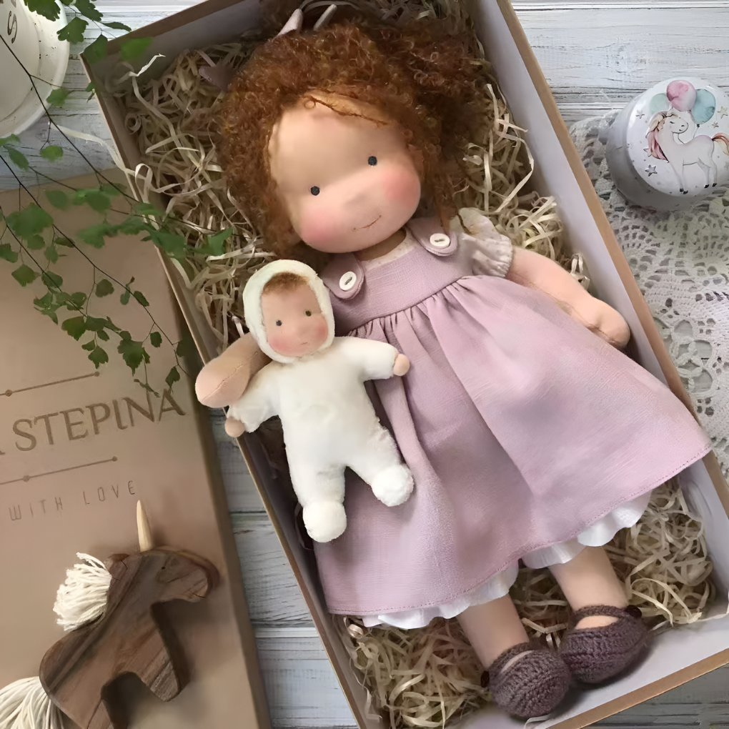 Morbida Bambola da Coccole Stile Waldorf con Morbido Cardigan in Maglia