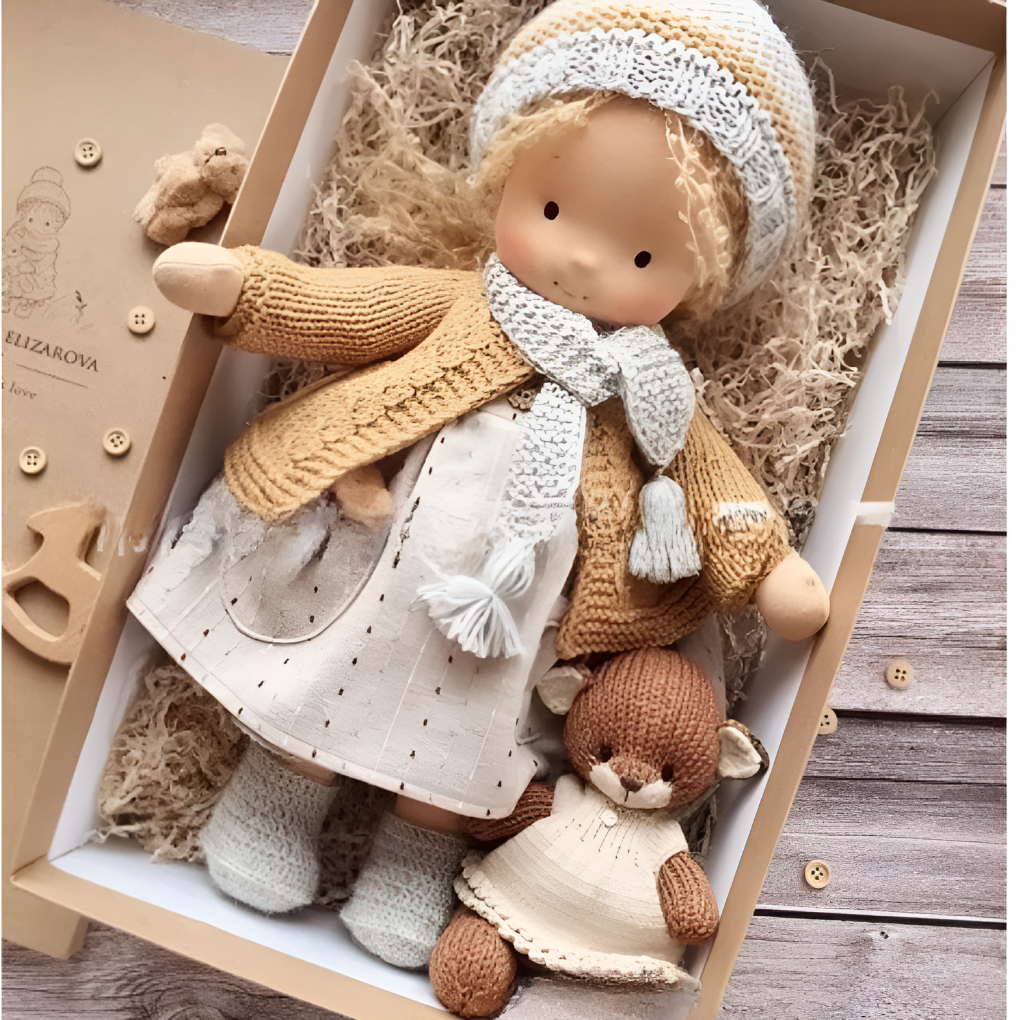 Morbida Bambola da Coccole Stile Waldorf con Morbido Cardigan in Maglia