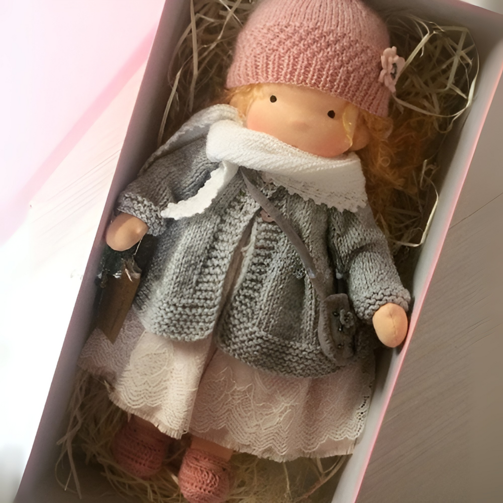 Morbida Bambola da Coccole Stile Waldorf con Morbido Cardigan in Maglia