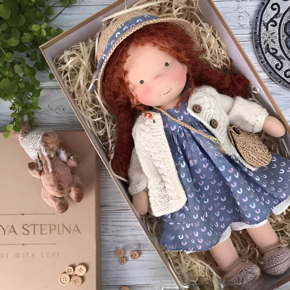 Morbida Bambola da Coccole Stile Waldorf con Morbido Cardigan in Maglia