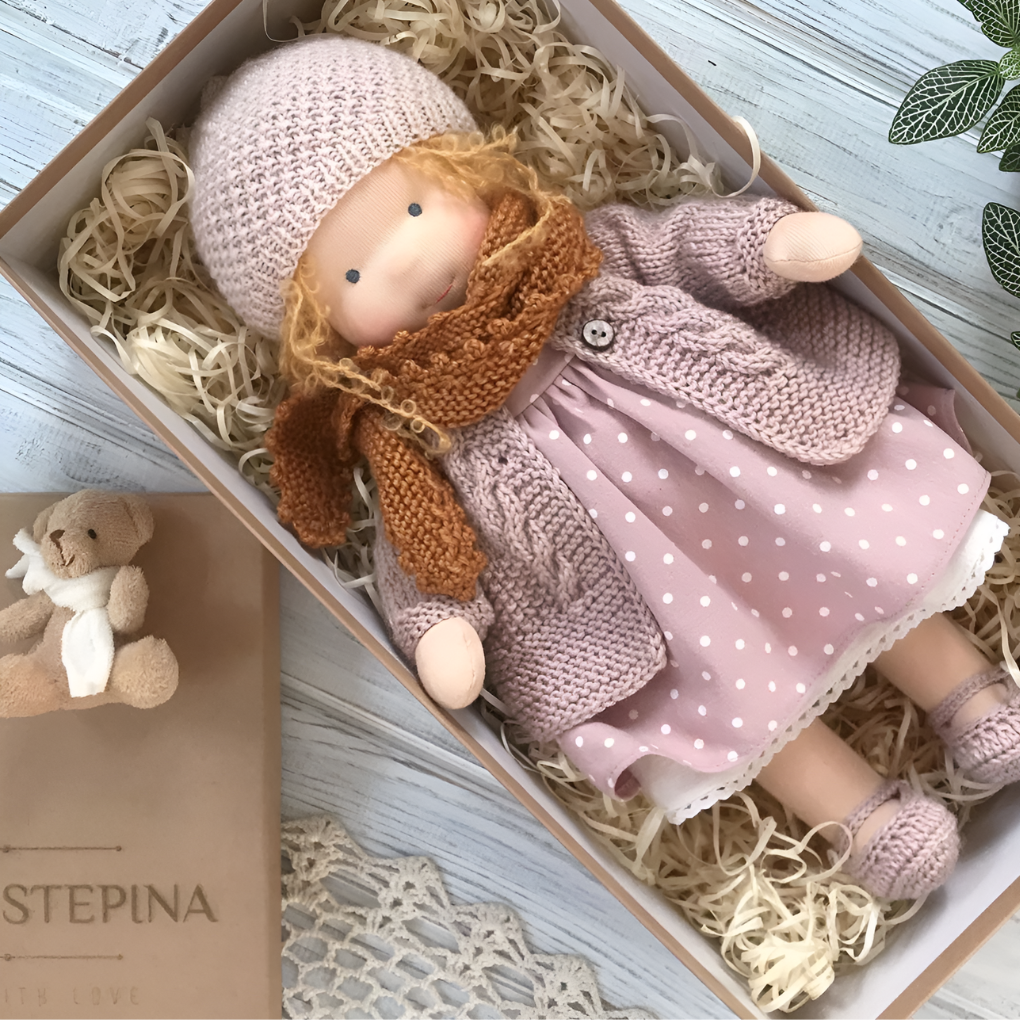 Morbida Bambola da Coccole Stile Waldorf con Morbido Cardigan in Maglia