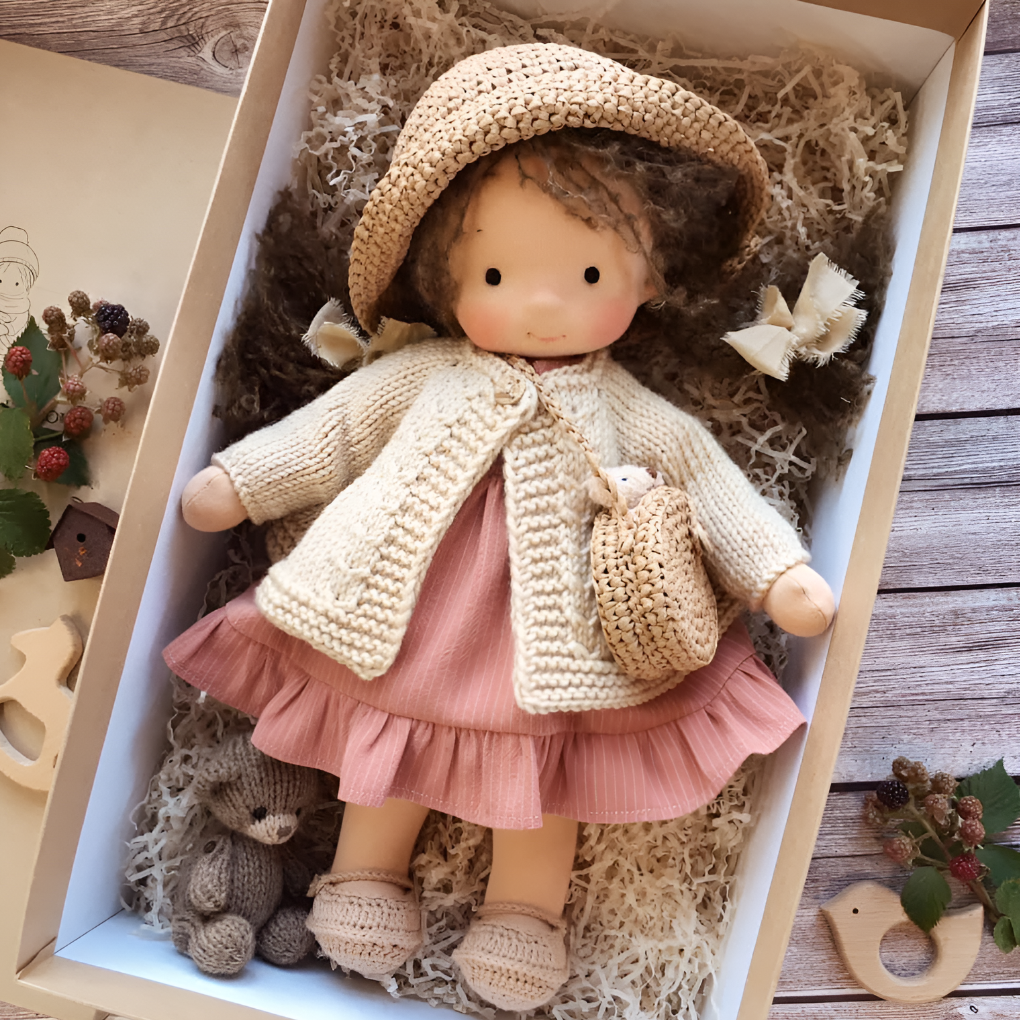 Morbida Bambola da Coccole Stile Waldorf con Morbido Cardigan in Maglia