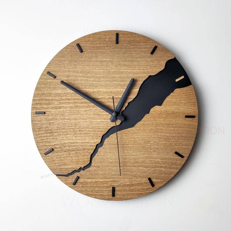 Orologio da Parete Moderno in Legno 30x30 cm – Design Intramontabile per Qualsiasi Ambiente Interno Realizzato con Materiali di Alta Qualità