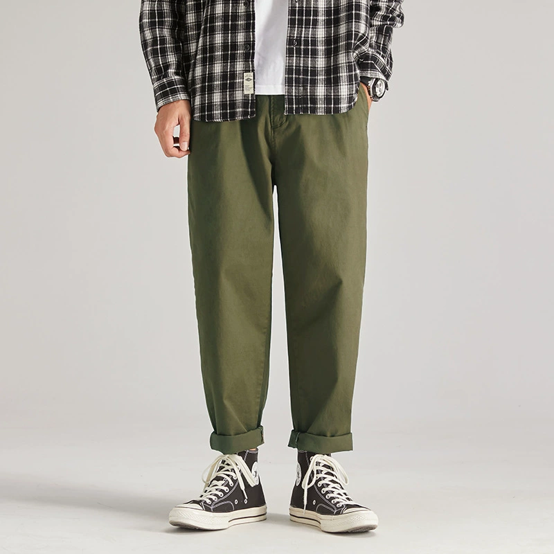 Pantaloni Corti da Uomo con Pince e Fondo Stretto