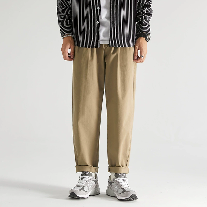 Pantaloni Corti da Uomo con Pince e Fondo Stretto