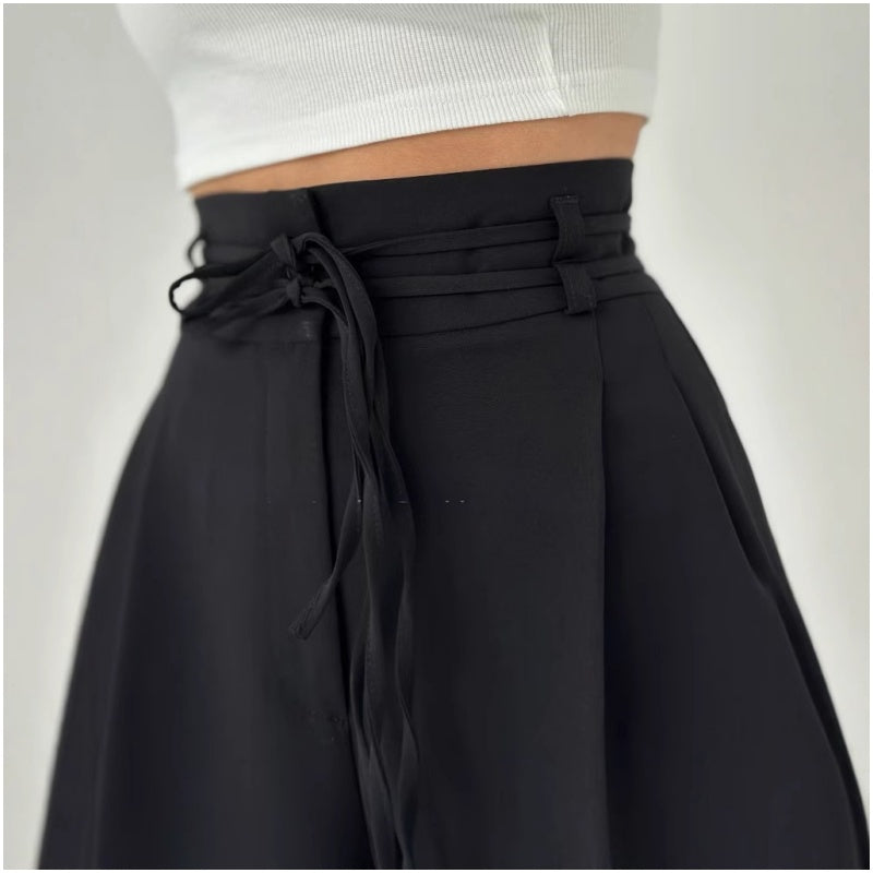 Pantaloni da donna a vita alta con pieghe e gamba larga