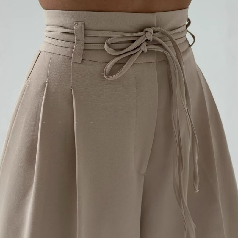 Pantaloni da donna a vita alta con pieghe e gamba larga