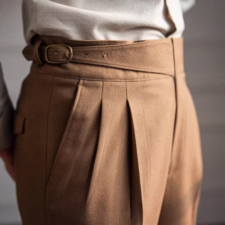 Pantaloni eleganti da uomo a vita alta con pinces
