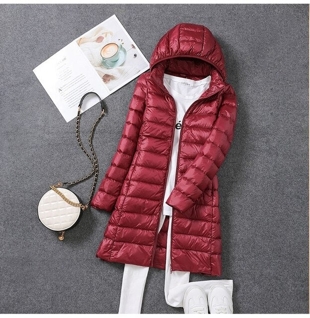 Piumino lungo da donna con cappuccio rimovibile