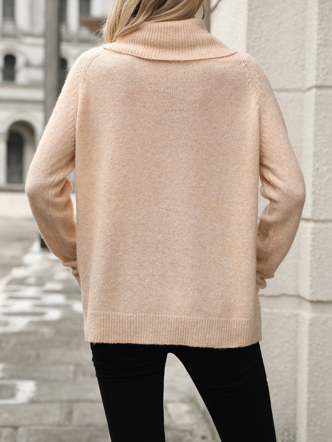 Pullover in Maglia da Donna Vestibilità Morbida con Scollo ad Anello Asimmetrico