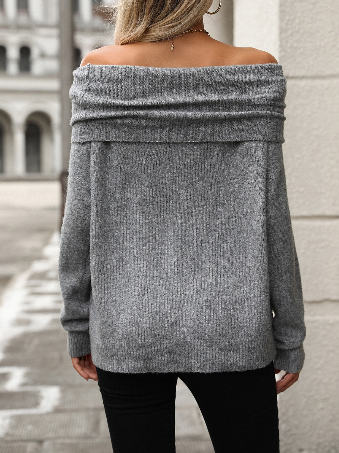 Pullover in Maglia da Donna Vestibilità Morbida con Scollo ad Anello Asimmetrico