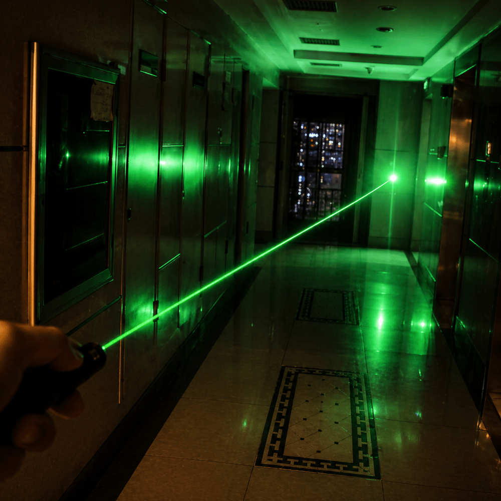 Puntatore laser a batteria con messa a fuoco regolabile - struttura in alluminio a lungo raggio