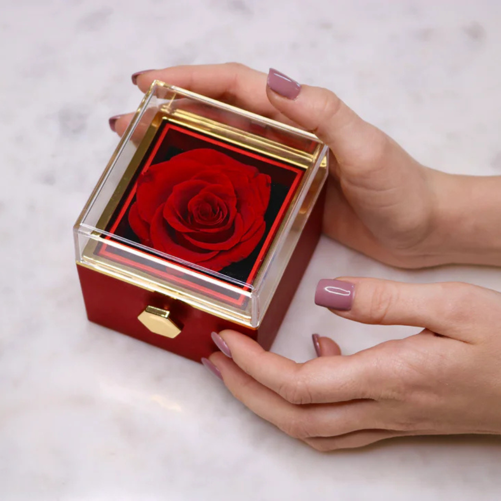 Rosa stabilizzata con collana ad incisione personalizzata