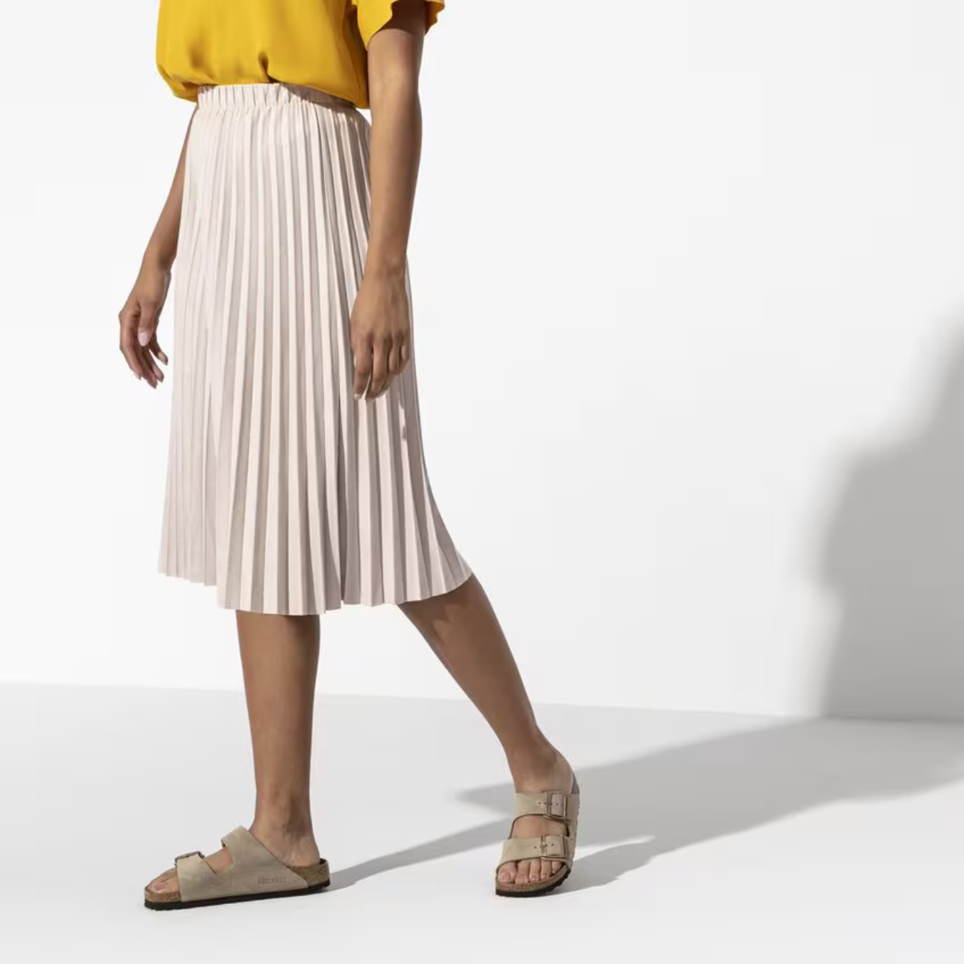 Sandali Casual in Camoscio Color Taupe con Sottopiede Anatomico Morbido