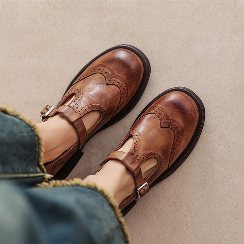 Scarpe da donna con cinturino a T – Look strutturato con dettagli traforati