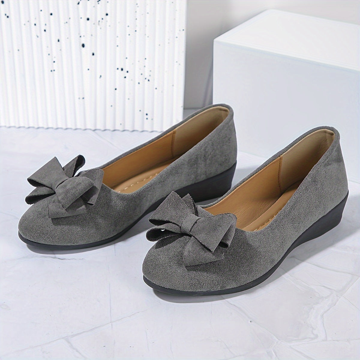 Scarpe da donna con zeppa e fiocco