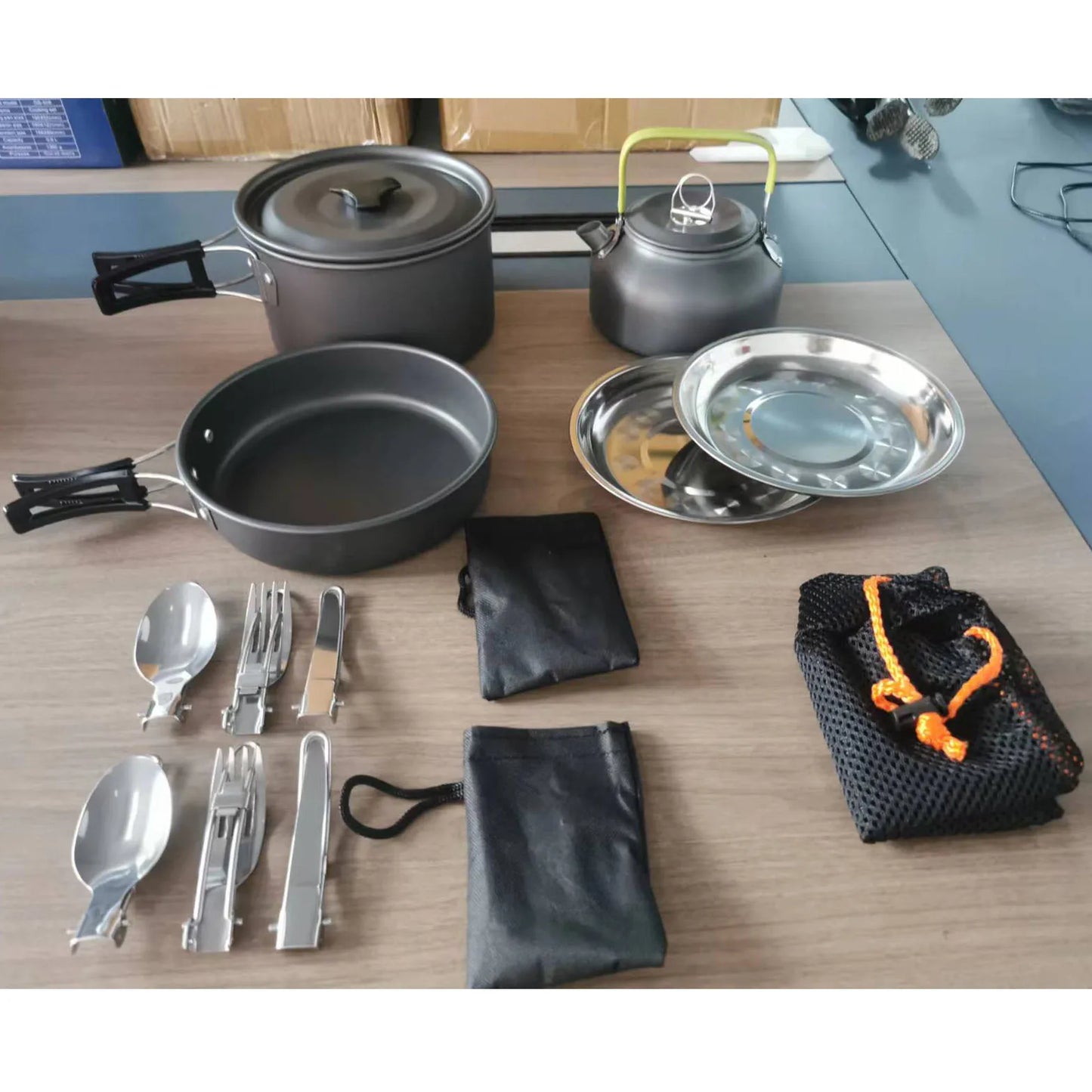 Set di pentole e stoviglie da campeggio da 17 pezzi