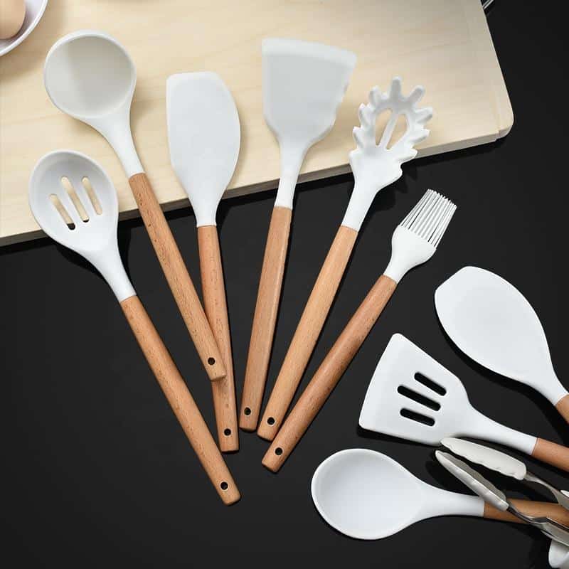Set di Utensili da Cucina da 11 Pezzi in Legno e Silicone con Porta Utensili (Nero o Bianco)
