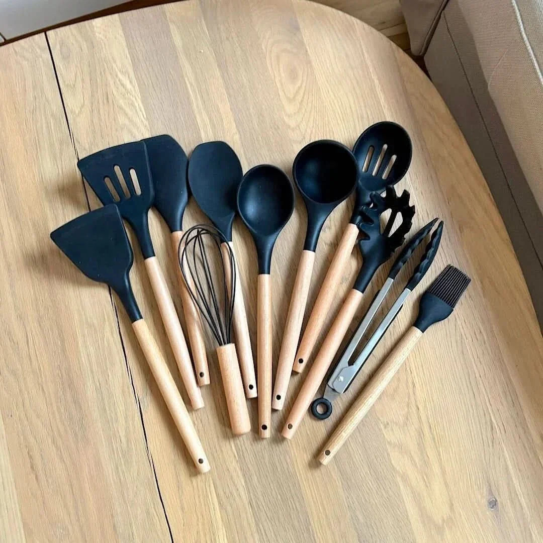 Set di Utensili da Cucina in Silicone Atossico Senza BPA con Manici in Legno