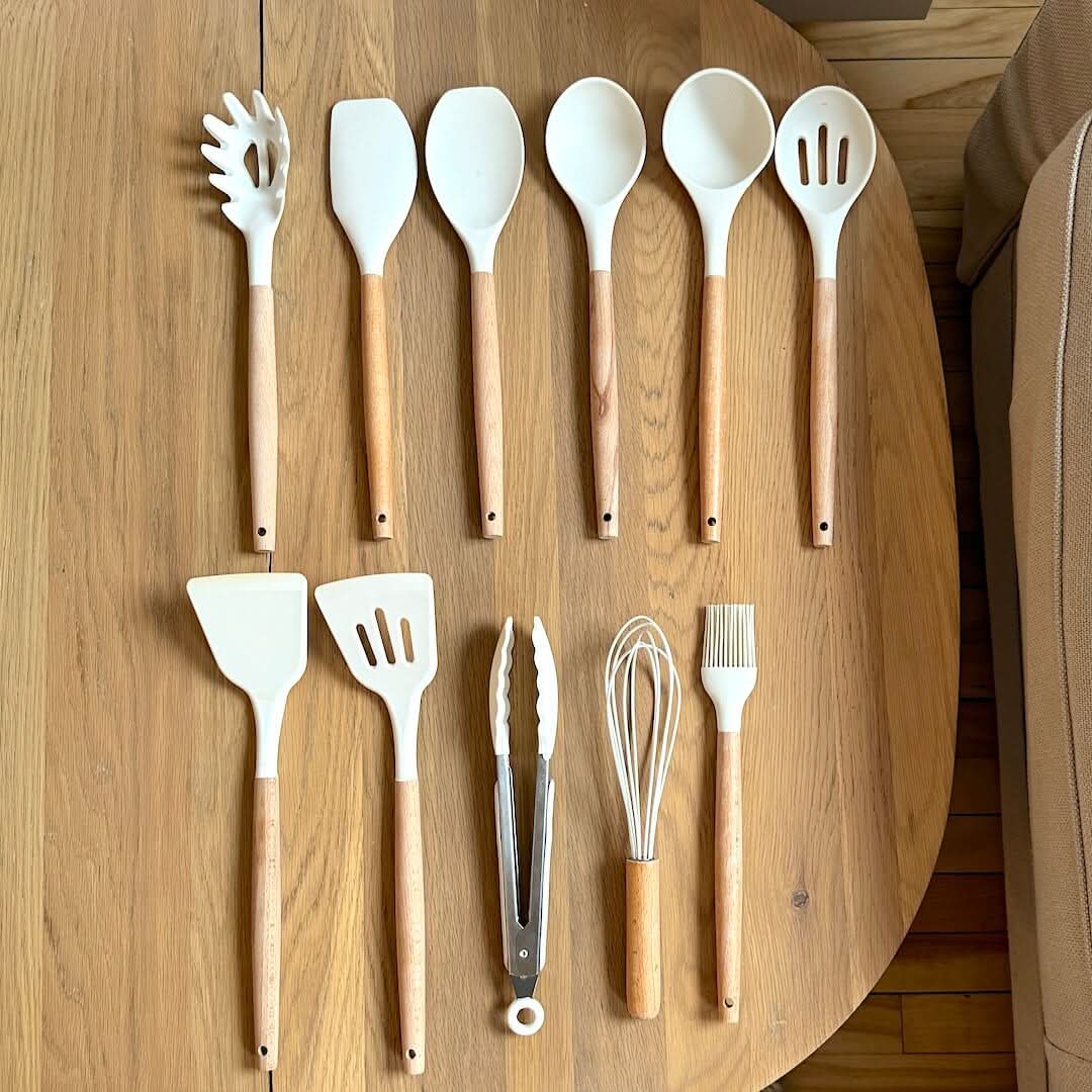 Set di Utensili da Cucina in Silicone Atossico Senza BPA con Manici in Legno