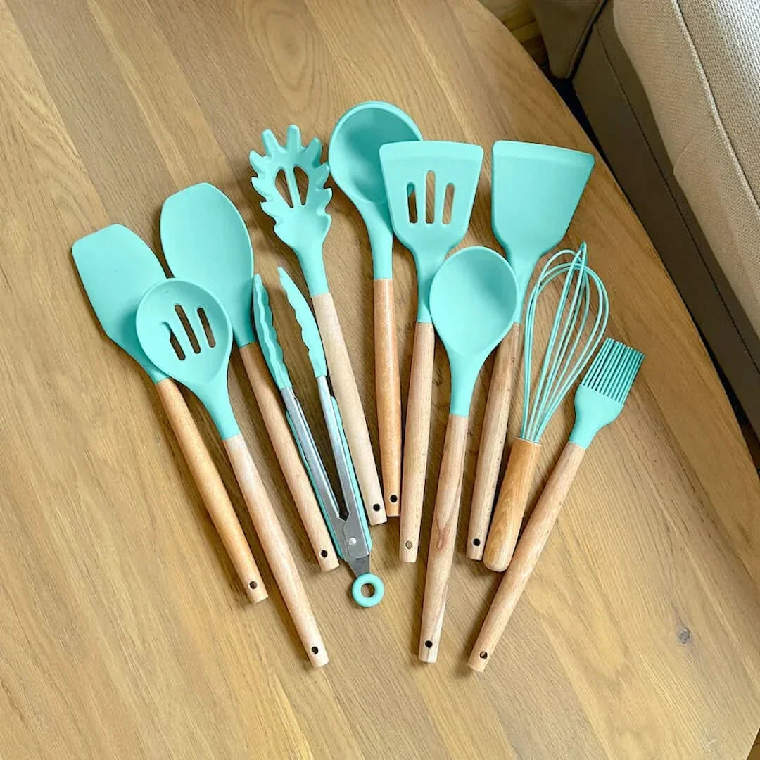 Set di Utensili da Cucina in Silicone Atossico Senza BPA con Manici in Legno