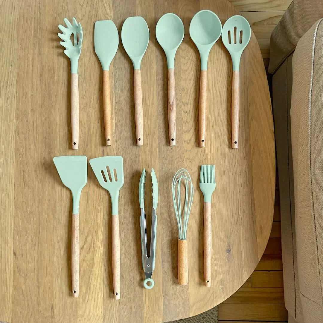 Set di Utensili da Cucina in Silicone Atossico Senza BPA con Manici in Legno