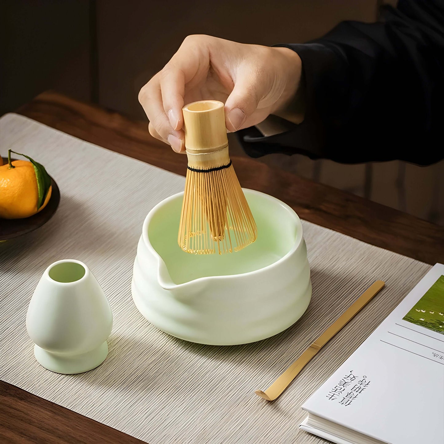 Set tradizionale per la preparazione del matcha con ciotola da casa