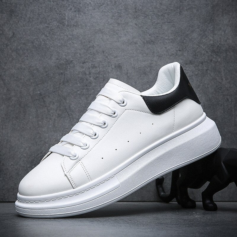 Sneaker estive alla moda con plateau e suola chunky