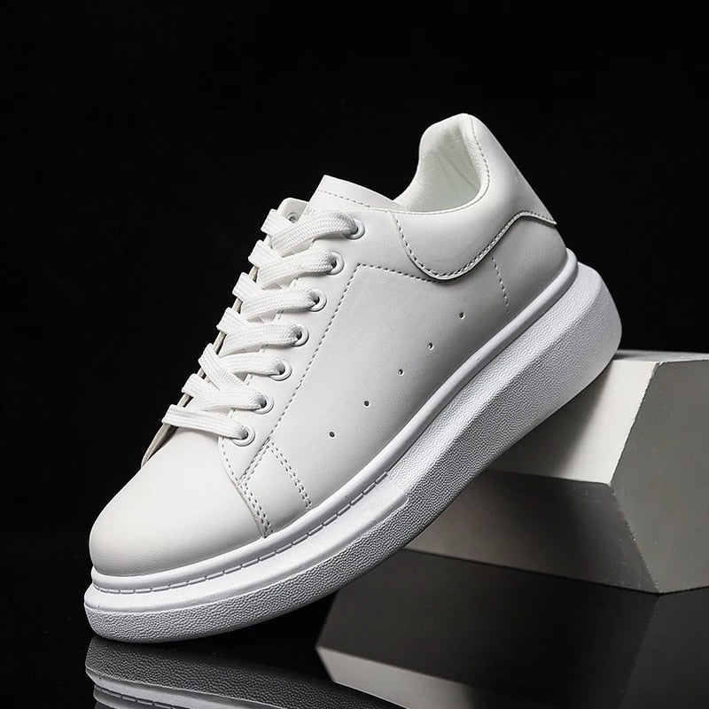 Sneaker estive alla moda con plateau e suola chunky