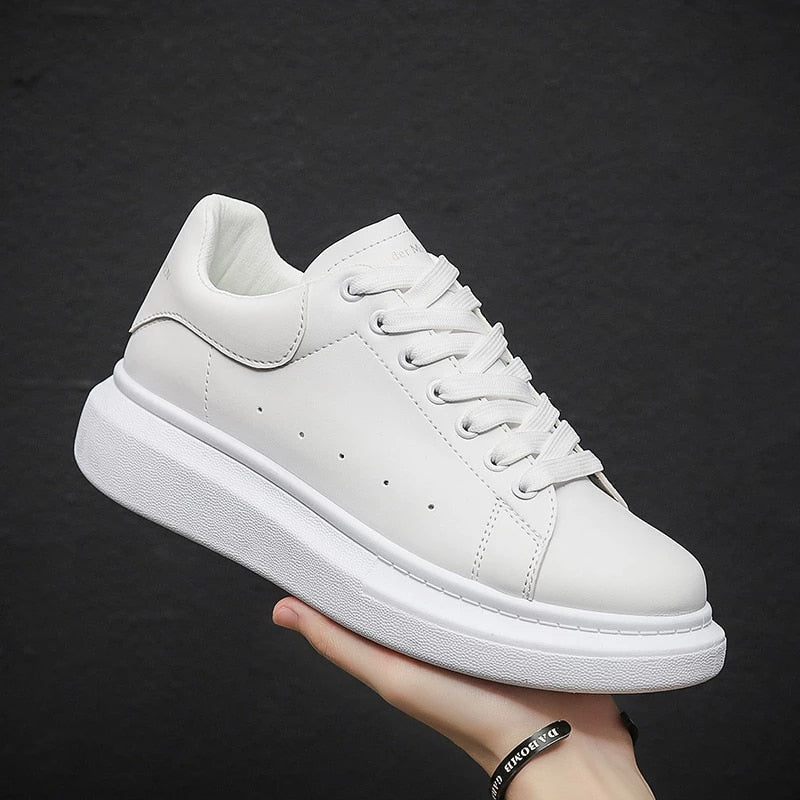 Sneaker estive alla moda con plateau e suola chunky
