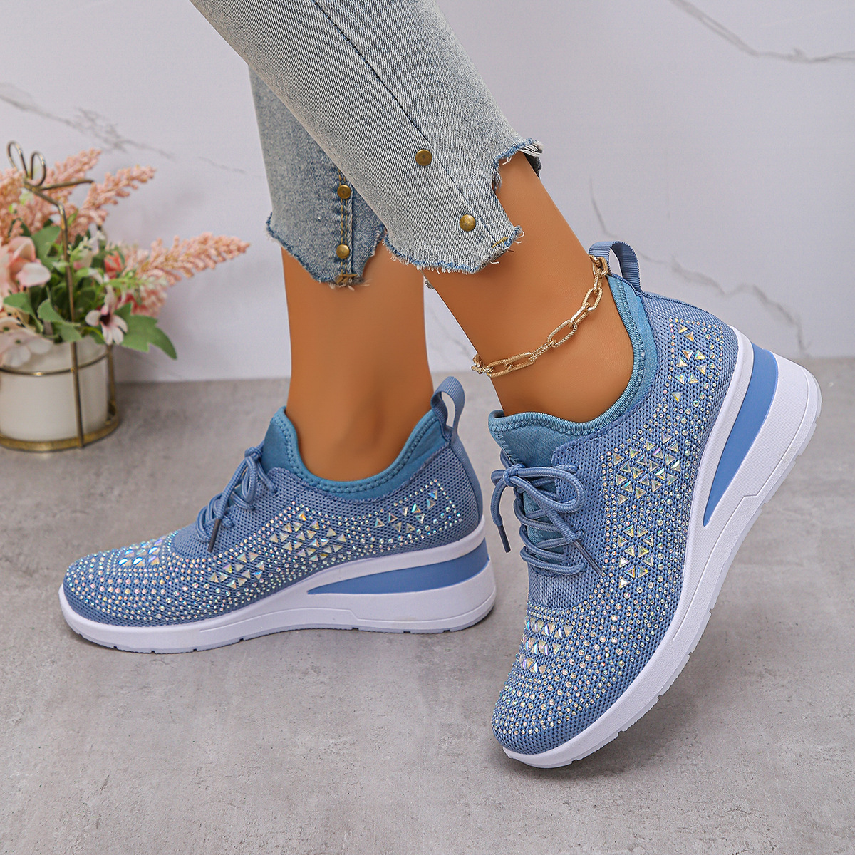 Sneakers da Donna: Eleganti Sneakers con Zeppa Traspiranti e Strass Brillanti