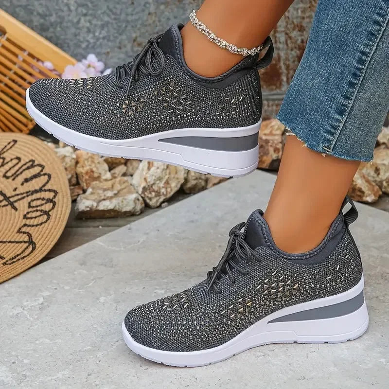 Sneakers da Donna: Eleganti Sneakers con Zeppa Traspiranti e Strass Brillanti