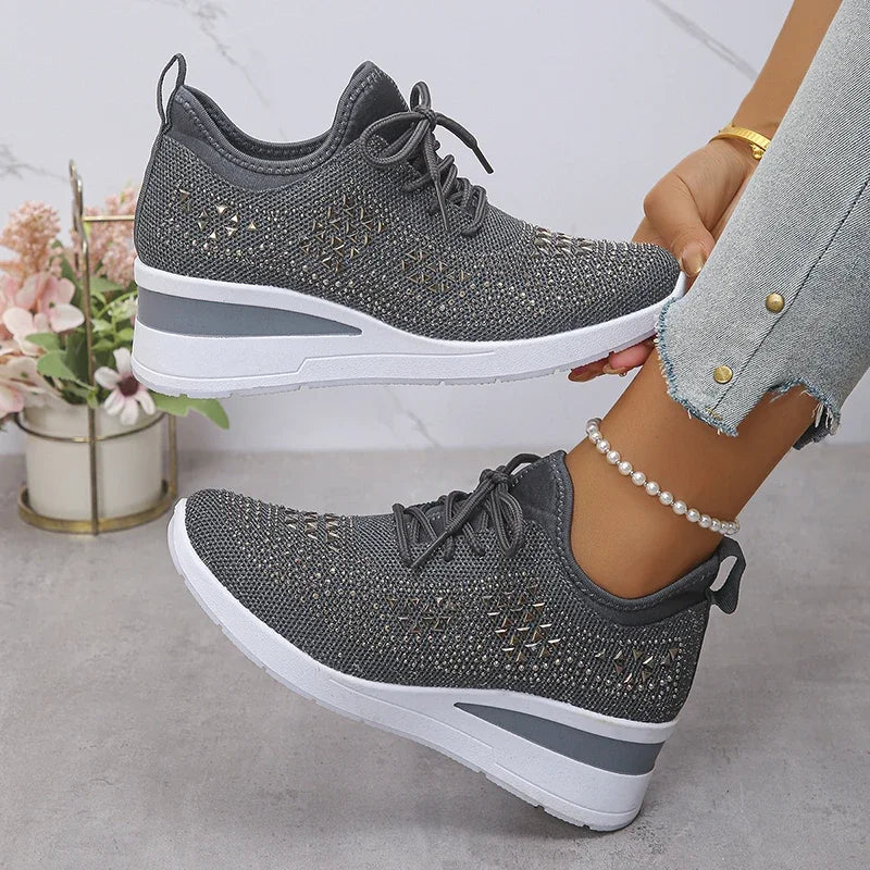 Sneakers da Donna: Eleganti Sneakers con Zeppa Traspiranti e Strass Brillanti
