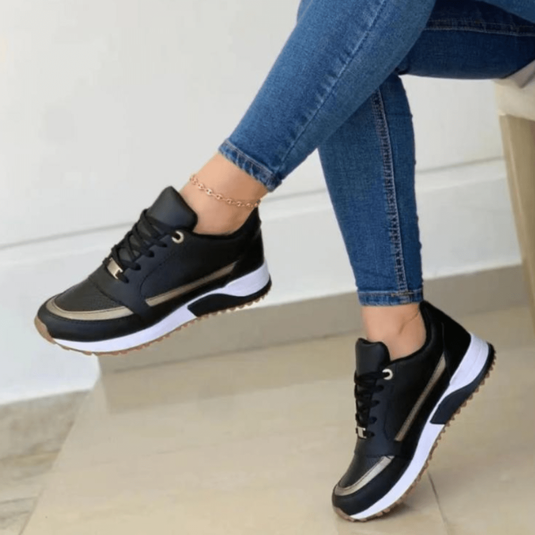 Sneakers da donna stringate alla moda