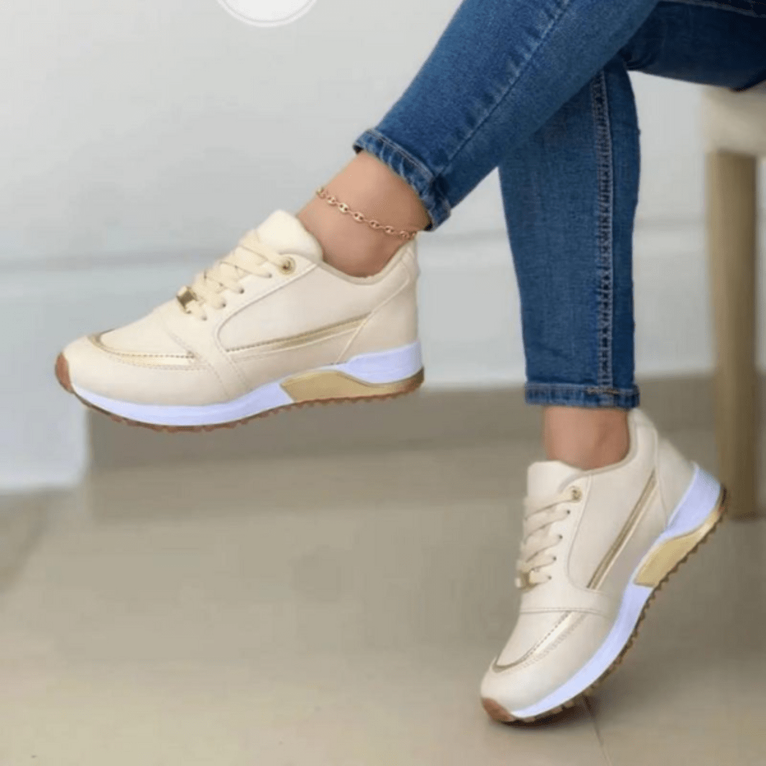 Sneakers da donna stringate alla moda