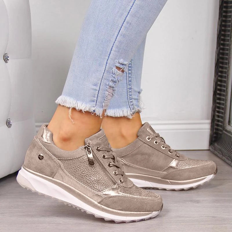 Sneakers da donna stringate con platform