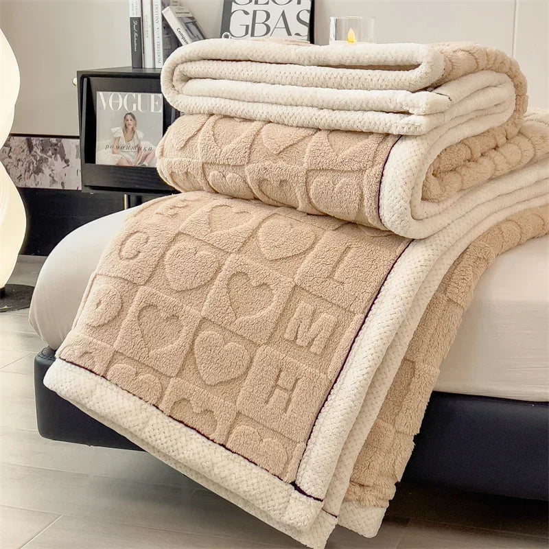 Spessa coperta in pile con motivo a cuori