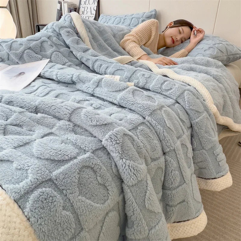 Spessa coperta in pile con motivo a cuori
