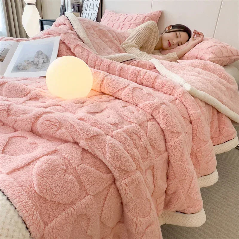 Spessa coperta in pile con motivo a cuori