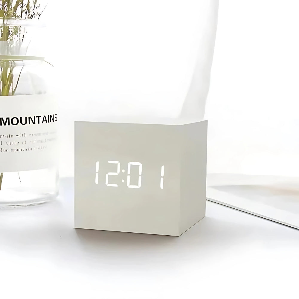 Sveglia digitale a LED a forma di cubo dal design moderno