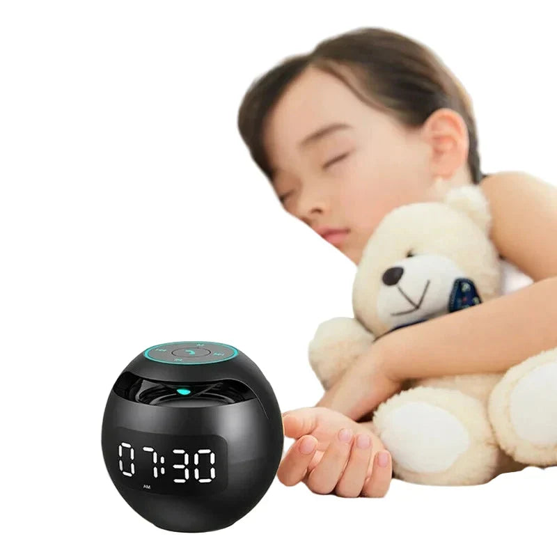 Sveglia Digitale a LED con Altoparlante Bluetooth e Luce Notturna Colorata – Sensore di Movimento, Ricaricabile, Suono 5W