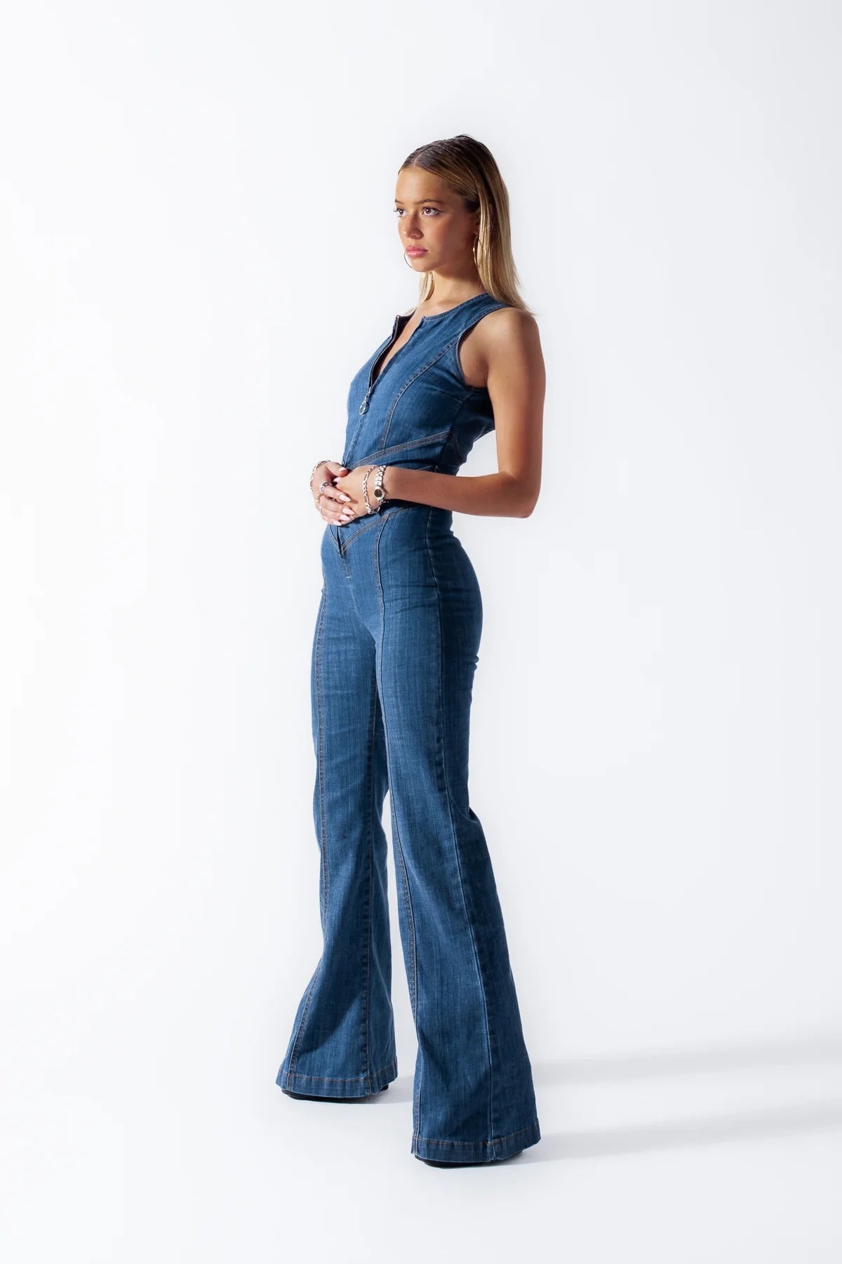 Tuta intera da donna in denim con zip in stile vintage moderno