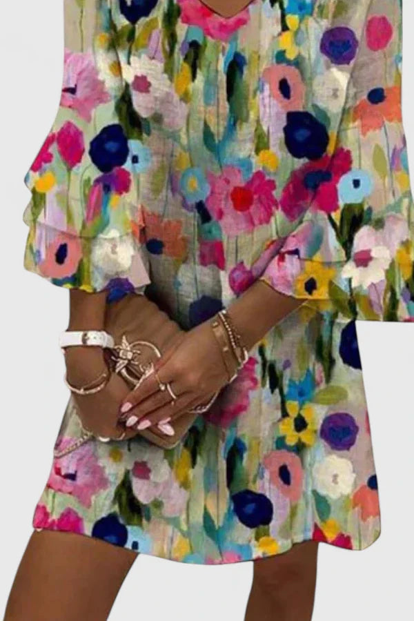 Vestito corto a fiori con scollo a V – Vestibilità comoda